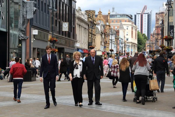 Leeds Juli 2016 Menschen Kaufen Der Briggate Street Der Innenstadt — Stockfoto