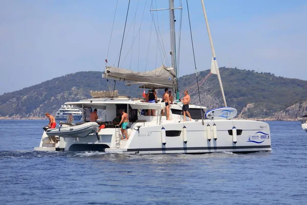 Hvar Croatie Juin 2021 Les Gens Naviguent Sur Yacht Fountaine — Photo