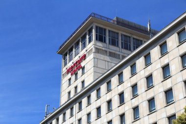WARsaw, POLAND - 19 Haziran 2016: Varşova, Polonya 'daki Mercure Hotel. Mercure 'in sahibi AccorHotels. Avrupa 'da 750 Mercure oteli var..
