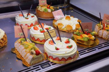 SETE, FRANCE - 2 Ekim 2021 Sete, Fransa 'daki pastane. Sete, Fransa 'nın Herault bölgesinde ünlü bir liman kentidir..