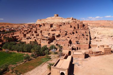 Ait Benhaddou, Fas 'ın simgesi. Kervan güzergahındaki tarihi Ksar kasabası. UNESCO Dünya Mirası Alanı.