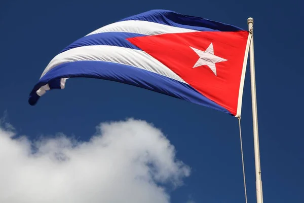 Σημαία Της Κούβας Που Κινούνται Στον Άνεμο Εθνικό Σύμβολο — Φωτογραφία Αρχείου
