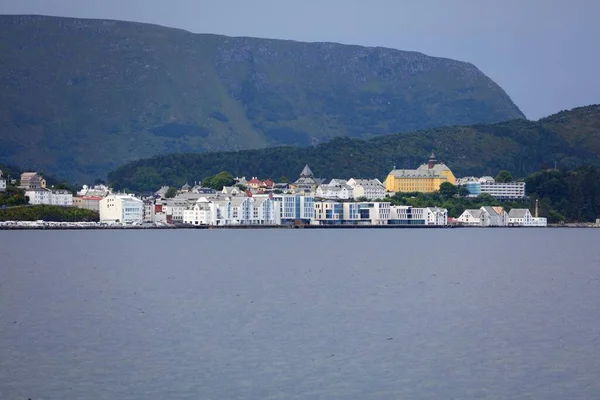 Alesund Město Norsku Vidět Přes Ellingsoy Fiord Ellingsoyfjorden — Stock fotografie