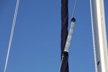 Adriyatik, Hırvatistan 'da denize açılmak. Yelkenli ekipmanı: Tüp radar yansıtıcısı.