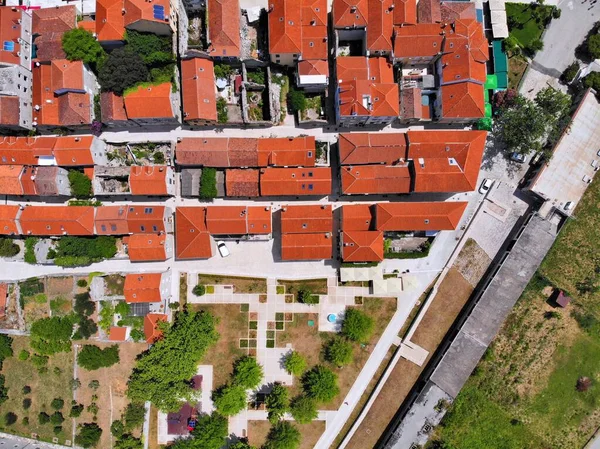 克罗地亚无人驾驶飞机视图 石头镇和中世纪城墙 — 图库照片