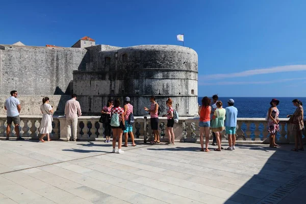 stock image DUBROVNIK, CROATIA - JULY 18, 2021: Tourists visit medieval Dubrovnik Old Town city walls, a UNESCO World Heritage Site.