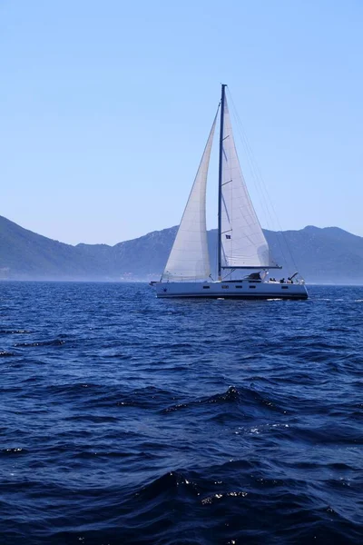 Korcula Kroatien Juli 2021 Jeanneau Yacht Segling Adriatiska Havet Jeanneau — Stockfoto