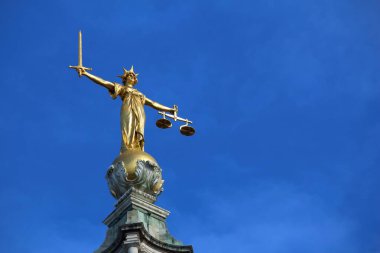 Londra, İngiltere 'deki Merkezi Ceza Mahkemesi. Yaşlı Bailey. Londra 'da Hukuk Mahkemesi.