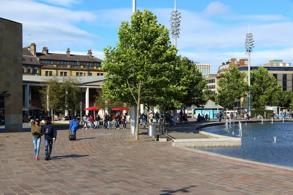 Bradford Juli 2016 Menschen Besuchen Den Centenary Square Bradford Bradford — Stockfoto