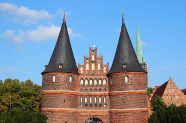 Holstentor Ortaçağ kapı içinde Lubeck, Almanya'nın kuzeyinde Schleswig-Holstein bölgesinde. Hansa kenti.