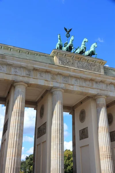 Almanya, Berlin 'deki Brandenburg Kapısı. Berlin 'in simgeleri.