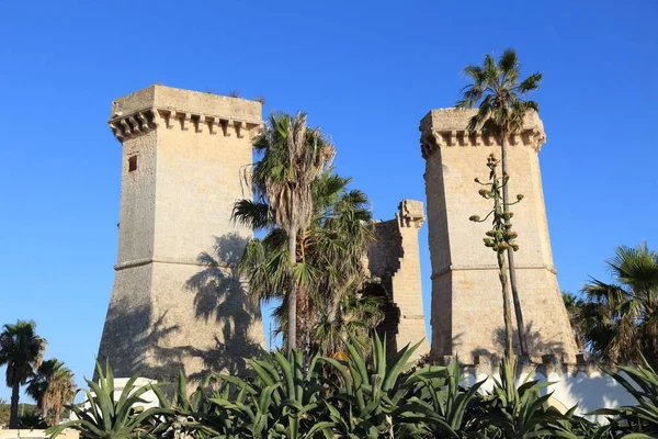 Monumento Apulia Quattro Colonne Arruinó Torres Santa Maria Bagno — Foto de Stock