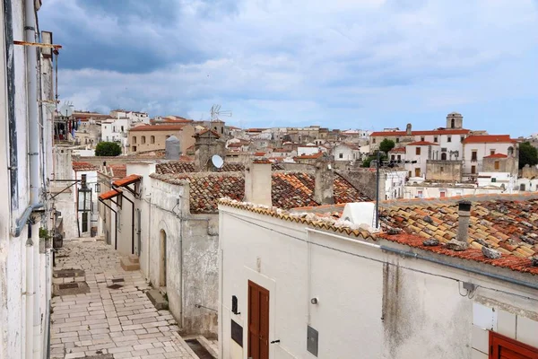 Monte Sant Angelo Pueblo Montaña Con Santuario Península Gargano Italia —  Fotos de Stock