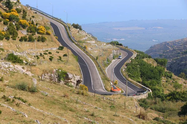 Estrada Sinuosa Itália Península Gargano Curva Estrada Perto Monte Sant — Fotografia de Stock