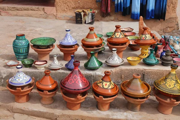 거리의 제품들 모로코에 있습니다 모로코의 공예품이죠 — 스톡 사진