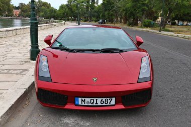 CORFU, GREECE - 5 Haziran 2016: Yunanistan 'ın Corfu Town kentinde park edilmiş Lamborghini Gallardo spor otomobili. Araba kısmen Luc Donckerwolke tarafından tasarlandı..