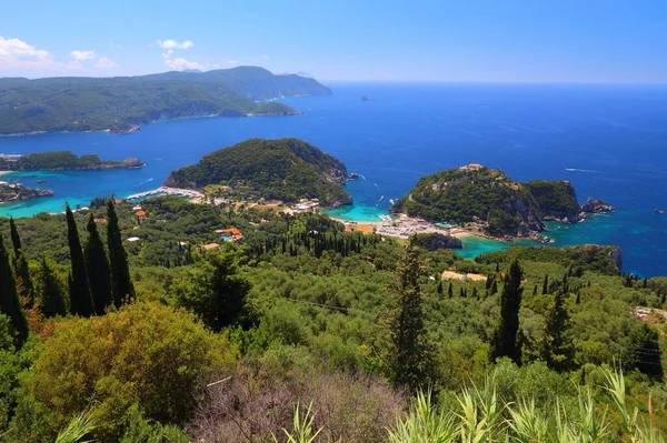 ギリシャの島の風景 ギリシャのコルフ島にある旧市街地 夏のイオニア海沿岸 — ストック写真