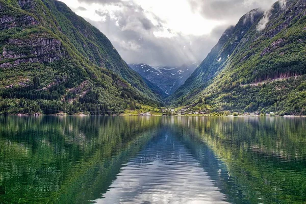 Norvégia Táj Hardanger Fjord Napsugarakkal Odda Település Gazdaságai — Stock Fotó