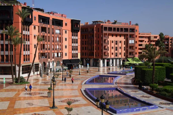 Marrakech Morocco February 2022 People Visit Jardin Novembre Square Gueliz — Stock Photo, Image