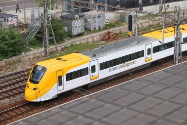 Stockholm, İsveç - 24 Ağustos 2018: Stockholm Arlanda Express tren. Tren en işlek Havaalanı (Arlanda) ülkenin başkenti Stockholm ile bağlanır..