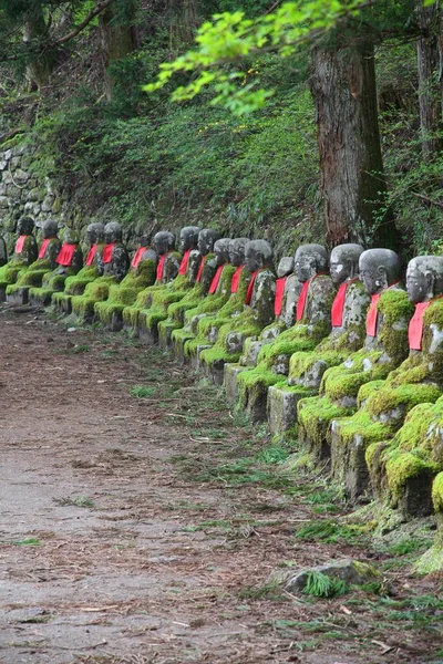 Japan Monument Narabi Jizo Standbeeld Nikko Bos Door Kanmangafuchi Kloof — Stockfoto