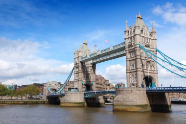 Londra, İngiltere 'deki Tower Bridge. Thames Nehri, Londra dönüm noktası.