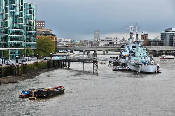 ロンドンのスカイライン Hmsベルファスト記念軍艦と都市景観 — ストック写真