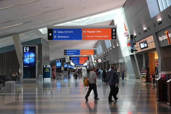 Las Vegas Abril 2014 Los Pasajeros Visitan Aeropuerto Internacional Las — Foto de Stock