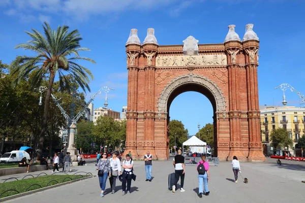 Barcelona Spanien Oktober 2021 Människor Besöker Triumfbågen Passeig Lluis Companys — Stockfoto