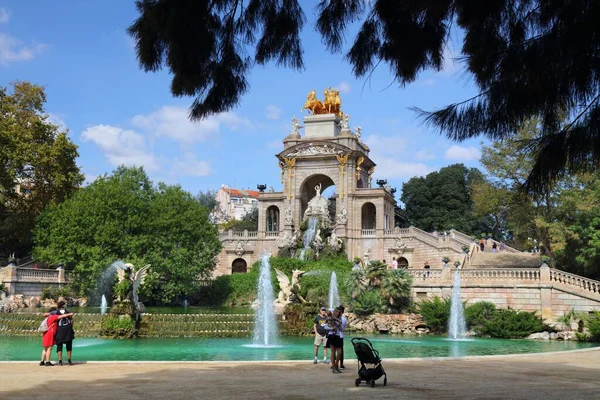 Barcelona Spanien Oktober 2021 Menschen Besuchen Den Cascada Brunnen Parc — Stockfoto