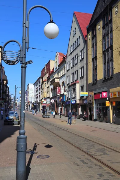 Chorzow Poland April 2018 People Visit Wolnosci Street Chorzow Poland — Stock Photo, Image