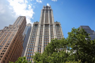 New York, ABD - 5 Temmuz 2013: New York Woolworth Binası dış görünümü. Dünyada 1913 den 1930 Woolworth Binası en uzun oldu.