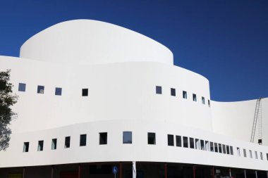 DÜZSELDORF, ALMANY 19 Eylül 2020: Düsseldorf 'taki Schauspielhaus tiyatro salonu. Bernhard Pfau tarafından tasarlanan bina 1970 yılında açıldı..