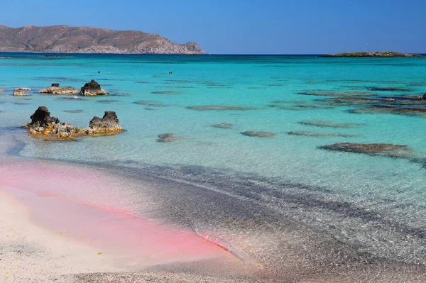 Girit Sahili Yunan adası. Elafonisi 'deki pembe kumlu plaj (veya Elafonissi)).