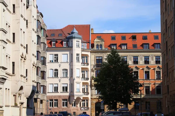 Leipzig şehri, Almanya. Zentrum-West bölge sokak manzarası.