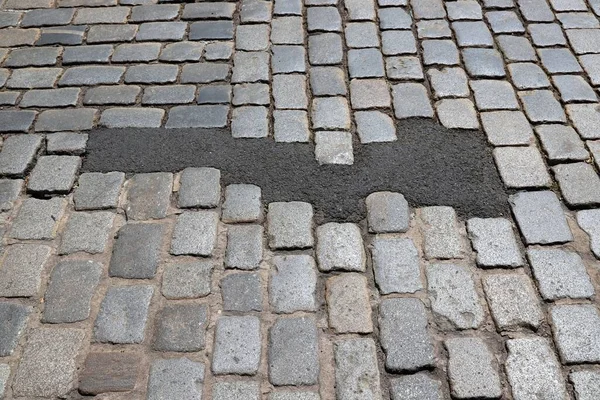 Skadad Stenbeläggning Nürnberg Tyskland Cobblestone Fast Med Modern Lösning Asfalterad — Stockfoto