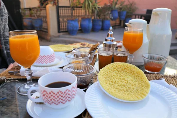 Desayuno Hotel Marroquí Con Panqueques Tradicionales Sémola Baghrir Comida Marroquí — Foto de Stock