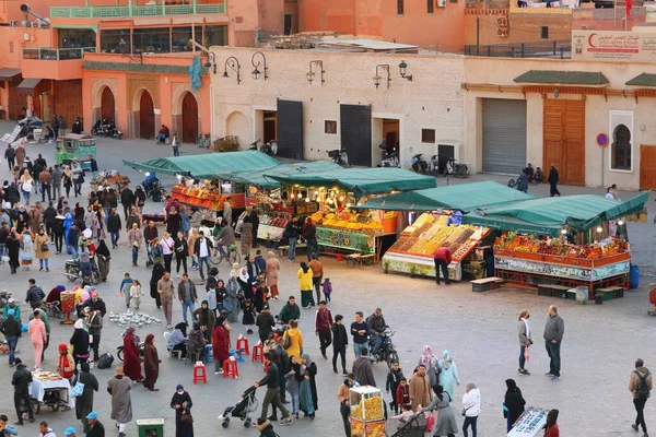 Marrakech Morocco February 2022 People Visit Jamaa Fnaa Square Market — Fotografia de Stock
