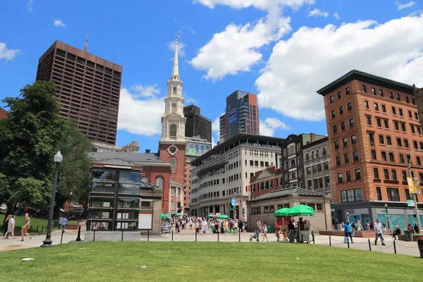 波士顿 2013 人参观著名的波士顿共同在波士顿 它是最古老的城市公园 在美国 成立于 1634 — 图库照片