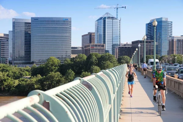 Washington Usa June 2013 People Cross Key Bridge Downtown Washington — Stock Photo, Image