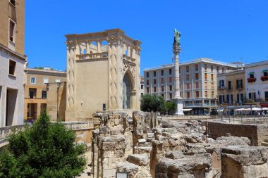 İtalya 'nın Apulia bölgesinde Lecce kasabası. Antik Roma harabeleri. Salento yarımadasındaki şehir.