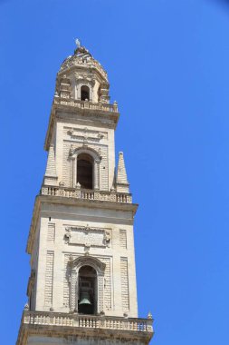İtalya 'daki Lecce Katedrali çan kulesi. İtalyan barok mimarisi - campanile.