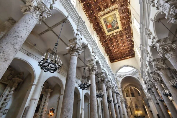 Lecce Italy June 2017 People Visit Basilica Santa Croce Lecce — Stock Photo, Image