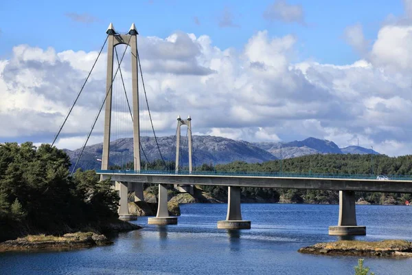 挪威的Stord Bridge Stordabrua 连接Bomlo岛和Stord岛与挪威大陆的三角连接 Trekantsambandet 的重要吊桥 — 图库照片