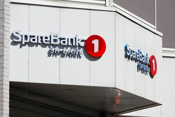 Haugesund Norway 2020年7月22日 Sparebank Bank Haugesund Norway Sparebankはノルウェー最大の銀行の1つです — ストック写真