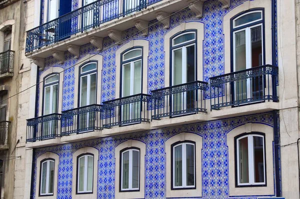 リスボンの青いタイル Azulejos リスボン市内の伝統的なポルトガルタイル — ストック写真