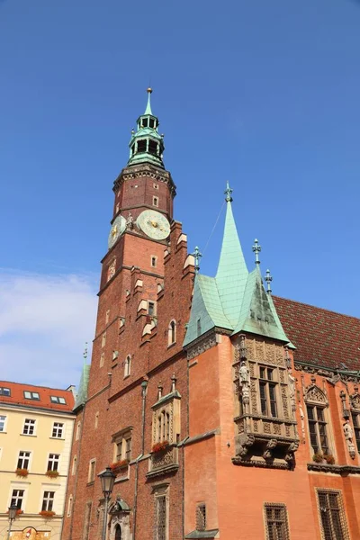Wroclaw City simgeleri, Rynek Meydanı 'ndaki eski belediye binası. Wroclaw Polonya.