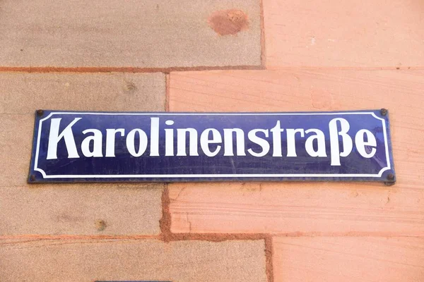 德国纽伦堡市 街道名称签名 Karolinenstrasse — 图库照片