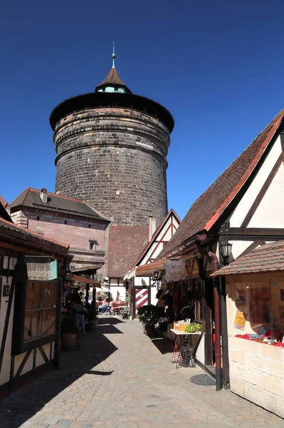 Nuremberg Alemanha Maio 2018 Pessoas Visitam Handwerkerhof Pátio Artesanal Nuremberga — Fotografia de Stock