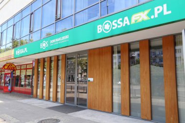 Varşova, Polonya - 19 Haziran 2016: Bossa borsa aracı kurum, Varşova, Polonya. Banka Ochrony Srodowiska, büyük Lehçe Bankacılık grubunun bir parçasıdır.